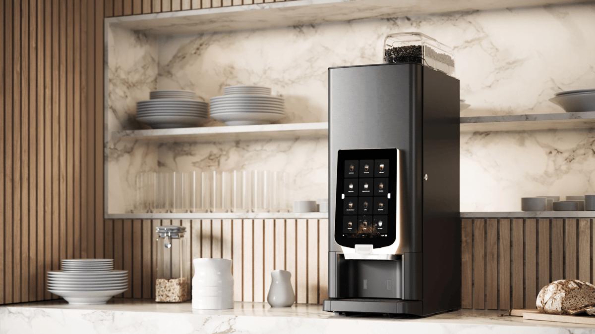 Bravilor Bonamat FreshGround 121 på en kaffebenk med kopper og tilbehør